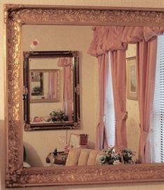 how many mirrors are in this picture?!?