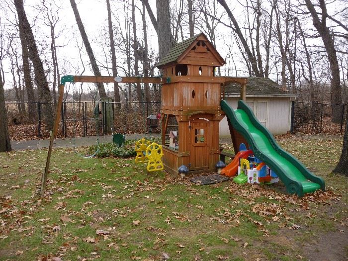 outdoor  playhouse 