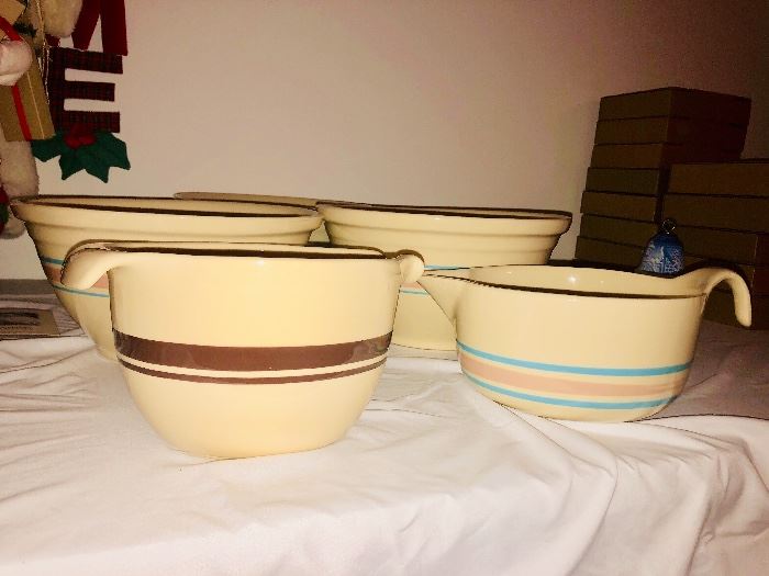 Vintage mixing bowls 