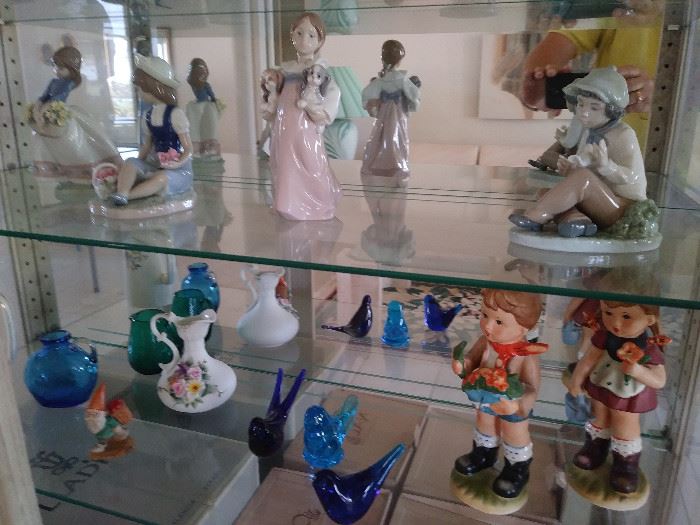 Llardro Figurines with Boxes