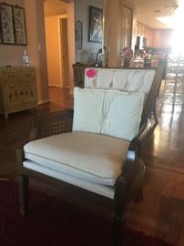 2 beautiful white chairs in excellent condition