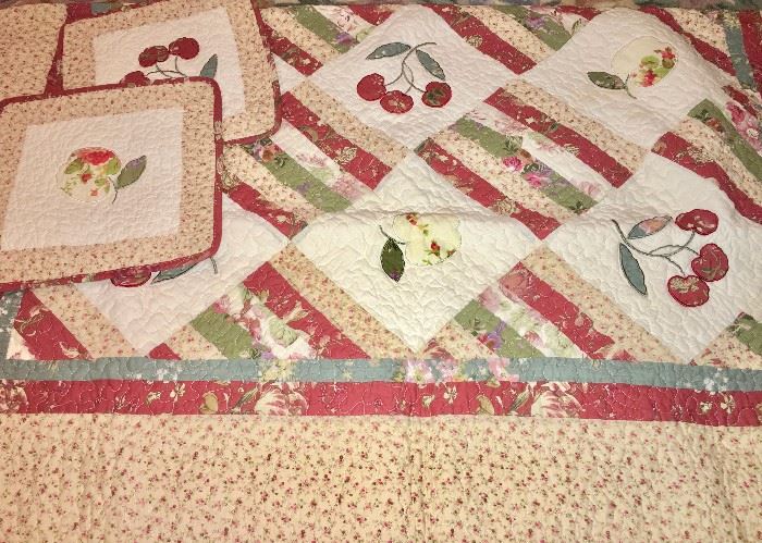 Patchwork-qppliqued quilt throw with pair of applique pillow covers