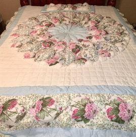 Puffy quilted comforter with shams