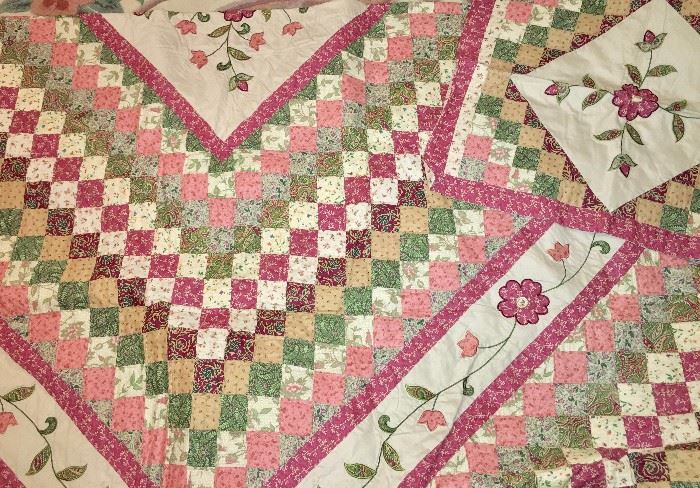 King quilt with shams, reversible