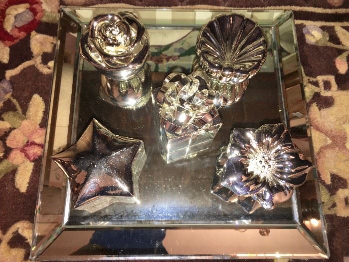 These silver-keeper silver-plate boxes that prevent tarnish via velvet interior linings--box shapes include rose, shell, heart, star, flower, present with bow--make darling stocking stuffers, or, better yet, stunning boxes for a special gift. 
