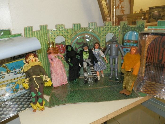 Complete Mego Wizard of Oz, Emerald City with the characters!! Did Toto come with this set...if so, he ran away! 