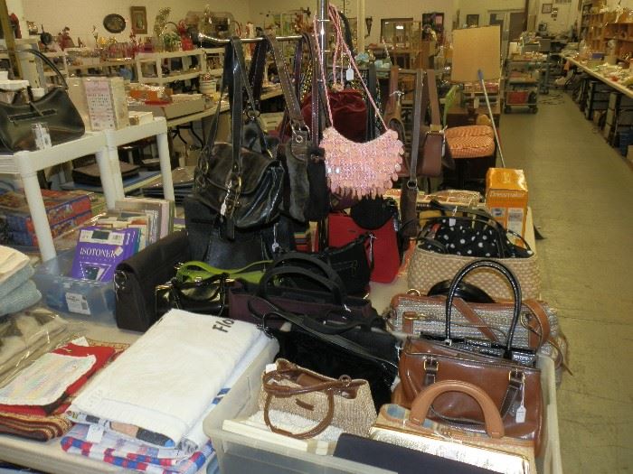 LOTS of purses!! Many brand new!! New and old! 