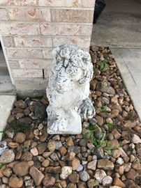2 lion concrete statues