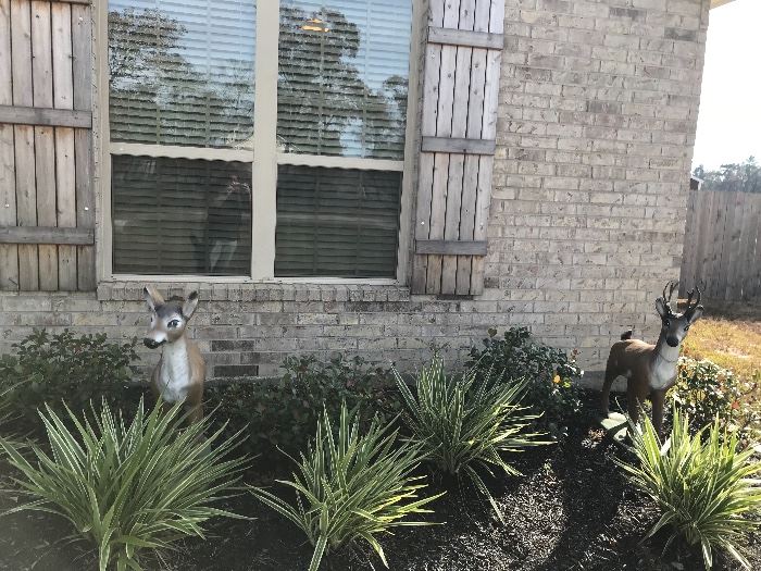 2 deer statues 