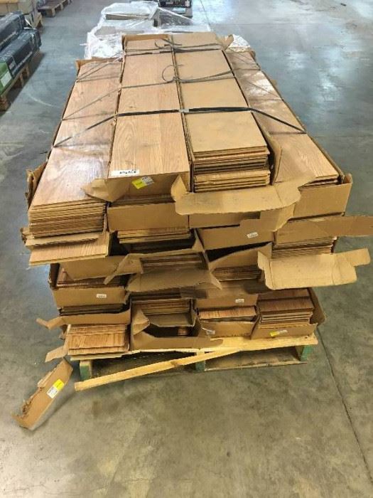 650 sq ft of Natural White Oak Laminate Flooring