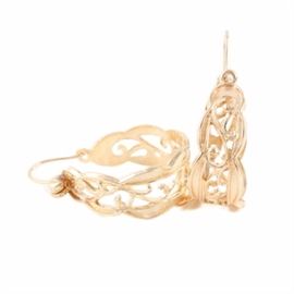 14K Yellow Gold Openwork Design Hoop Earrings: A pair of 14K yellow gold openwork design hoop earrings. These earrings feature openwork down the center of the hoops and contain a scalloped edge.