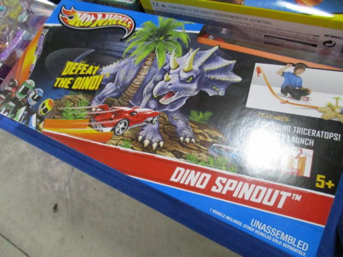 Hot Wheels Dino Spinout play set