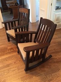 Pair: heavy oak Mission chairs/rocker.