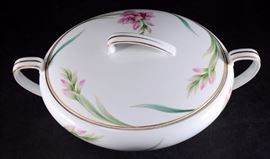 Lot 61: RC Nippon Toki Kaisha Covered Casserole