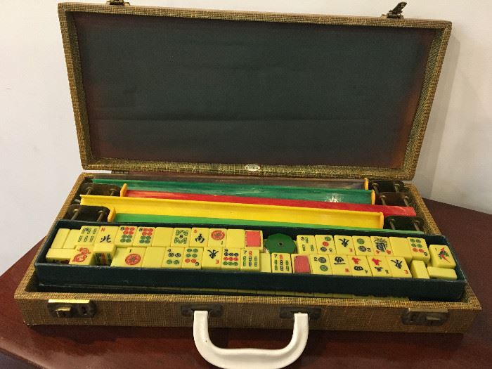 Royal Mahjong Bakelite $100
