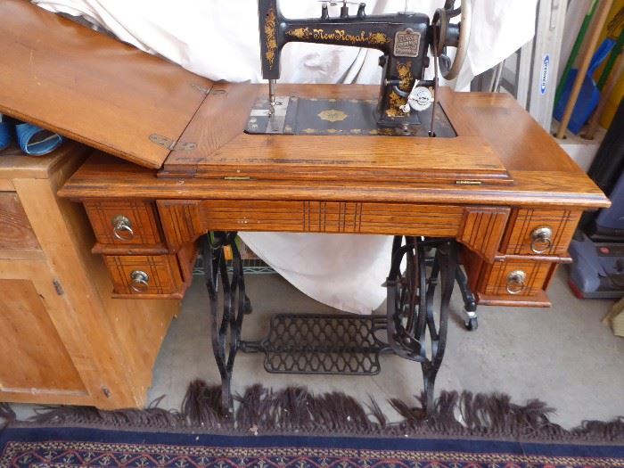 New arrival beautiful Vintage Royal sewing machine with accessories.