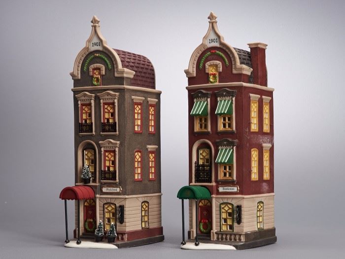 Offered is a lot of 2 Christmas in the City houses from Department 56: "Beekman House" and "Pickford Place". The boxes show normal shelf wear but the pieces are undamaged. The lighting units have not been tested. Please see the photos at completeset.com for details.