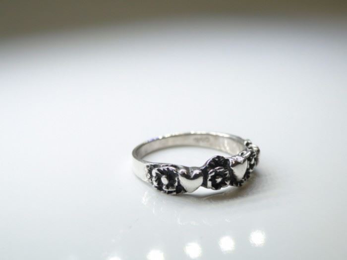 925 Silver Hearts and Flowers Ring