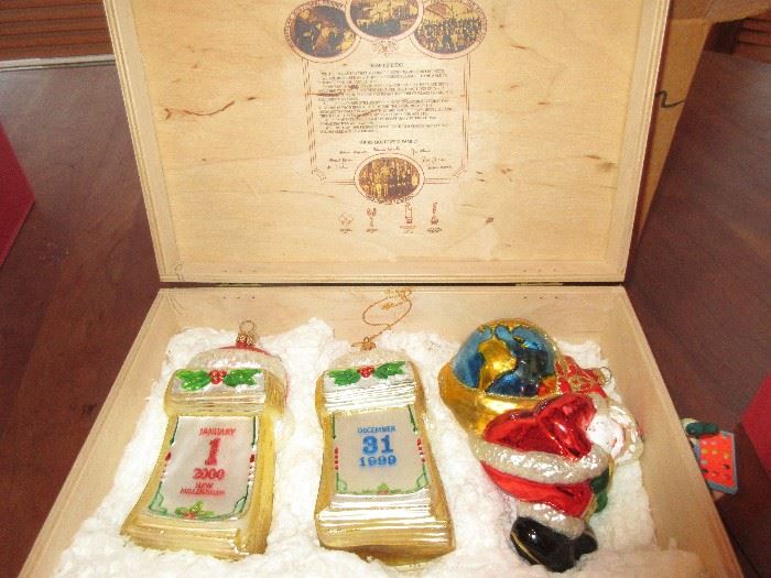 Mostowski Ornaments in wooden box