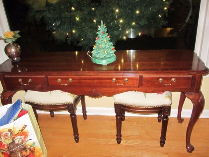 ETHAN ALLEN CONSOLE TABLE AND BENCHES