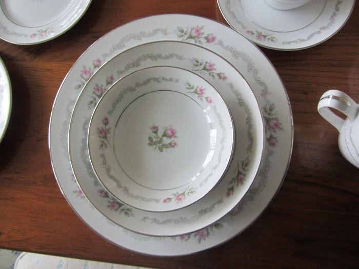 VINTAGE MIKASA CHINA "FIRST LOVE" MADE IN JAPAN SERVICE FOR 12(7PC PLACE SETTINGS)PLUS SERVING PIECES.