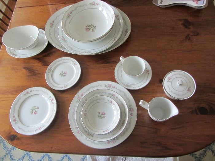 VINTAGE MIKASA CHINA "FIRST LOVE" MADE IN JAPAN SERVICE FOR 12(7PC PLACE SETTINGS)PLUS SERVING PIECES