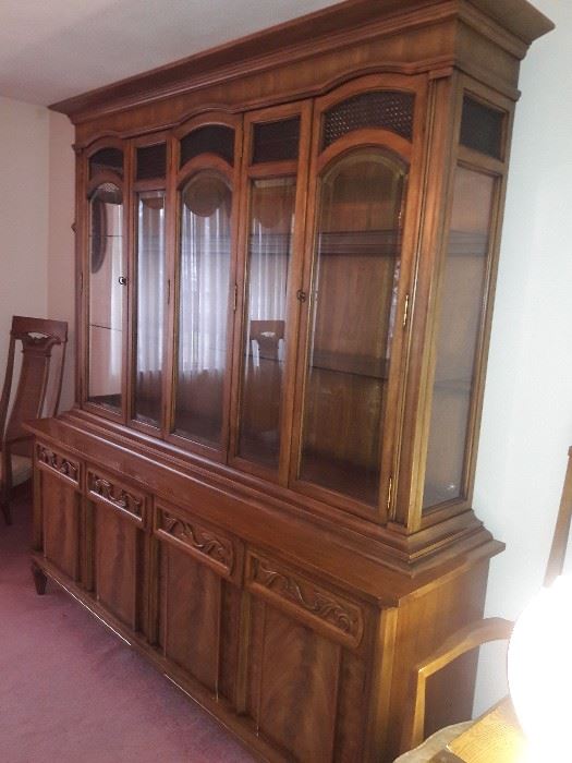 Beautiful hutch  in excellent condition