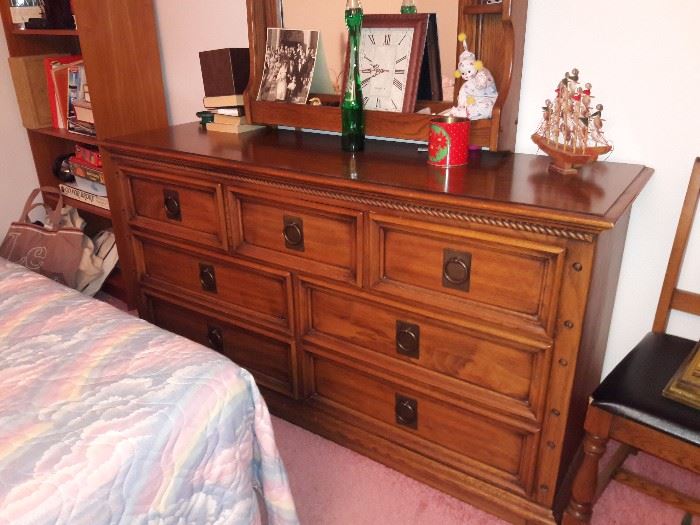 Large dressers with lot of storage
All sizes 3 bedrooms