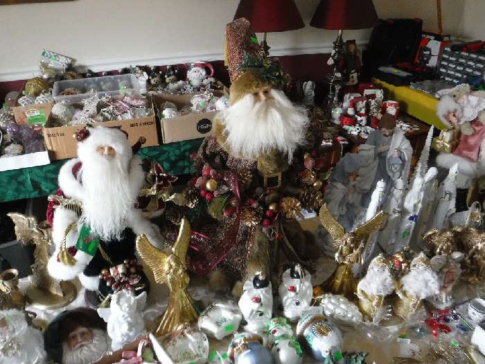 Santa(s) are watching you! Be good and buy lots! Merry Christmas everyone!