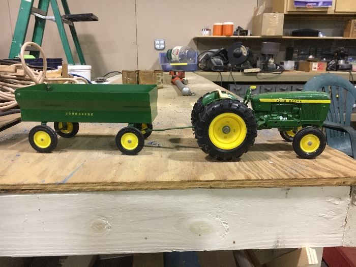 John Deere Model Tractor / Wagon