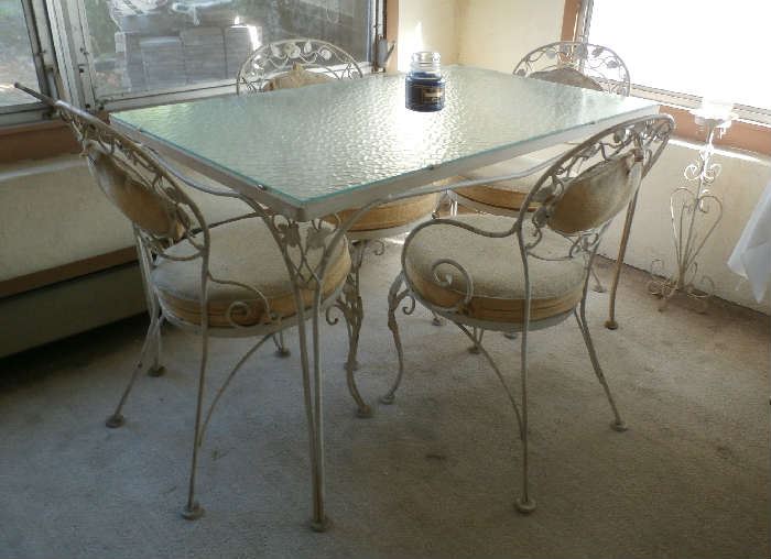 VINTAGE IRON PATIO TABLE WITH 4 CHAIRS