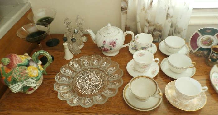 PORCELAIN CUPS AND TEA POTS