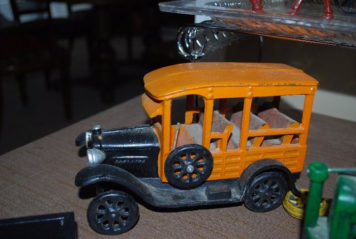 1920's cast iron toy bus with 3 seats