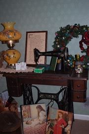 Antique sewing machine, lamps, decor