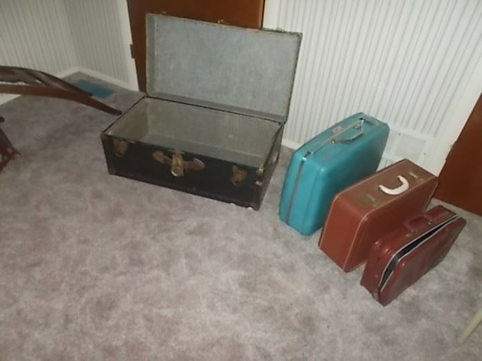10vintage luggage and trunk