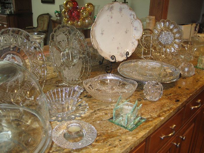 Assorted glass dishware
