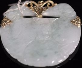 9107 - CHINESE JADE AND 14KT LINK BRACELET, 19 GRAMS