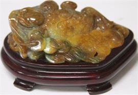 9169 - CHINESE CARVED JADE TOAD WITH STAND