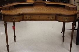 9254 - AMERICAN OAK KIDNEY SHAPED DESK, 1900S