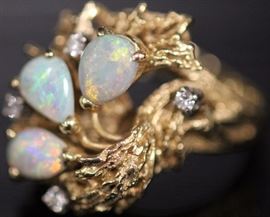 9291 - LADY'S OPAL & DIAMOND ORNATE 14KT YELLOW GOLD RING