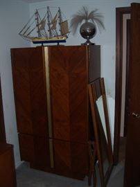 Armoire to the set.