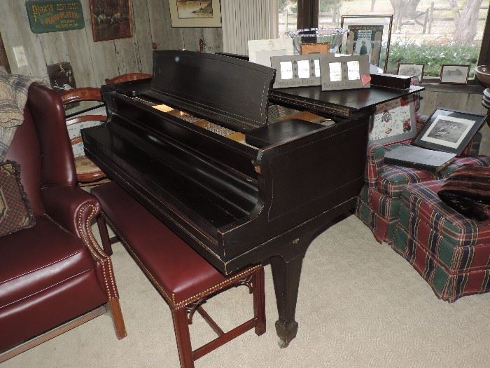 VICTOR BABY GRAND 
