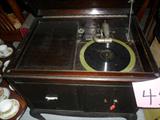 WIND-UP VICTROLIA RECORD PLAYER