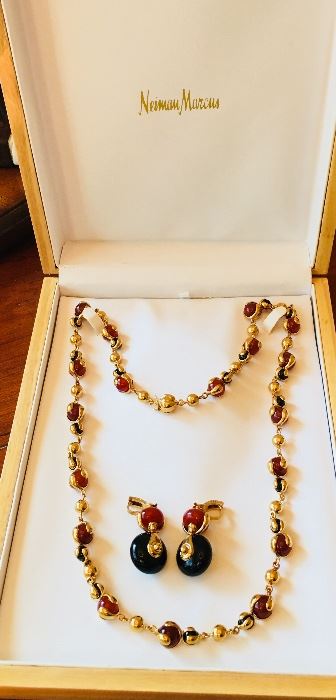 18K yellow gold, onyx and carnelian Bulgari 29" necklace from the hand made Cardan collection