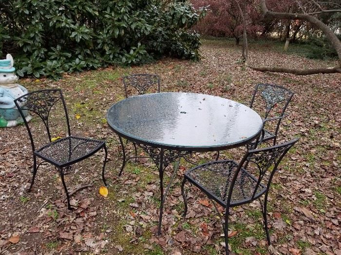 sunroom or outdoor table and chairs (5chairs)