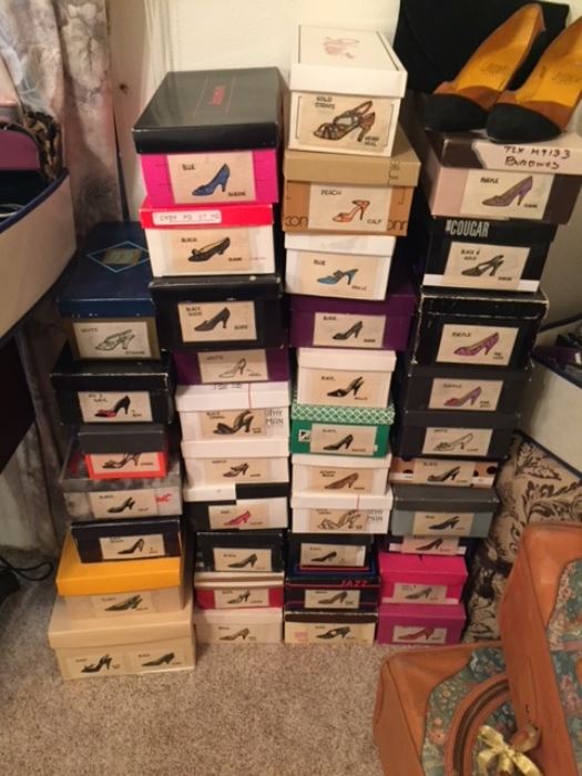 hand drawn shoe boxes with shoes