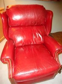 THOMASVILLE.  THE FLASH DID IT. THOMASVILLE LEATHER RECLINER. 