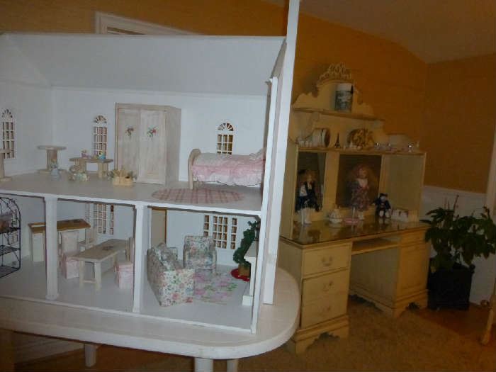 Custom Doll House and Furniture 