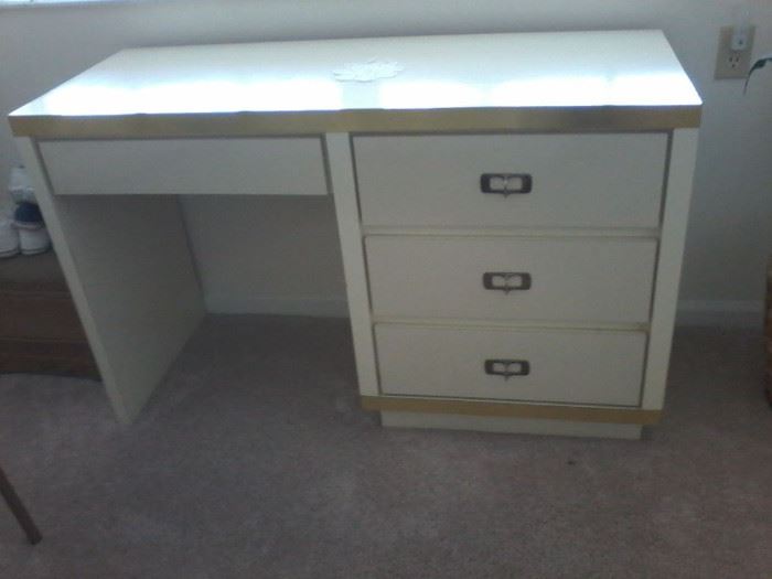  4 drawer Formica desk   http://www.ctonlineauctions.com/detail.asp?id=666257