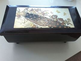  Keepsake Box, music box Westwood Co.http://www.ctonlineauctions.com/detail.asp?id=666258